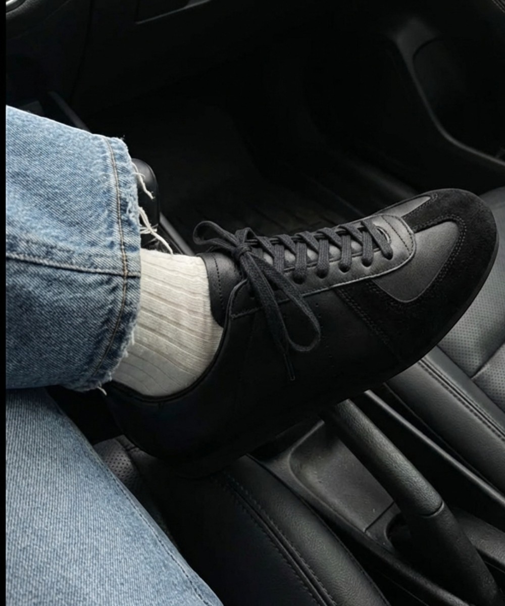 Nigredo Black German detail 16