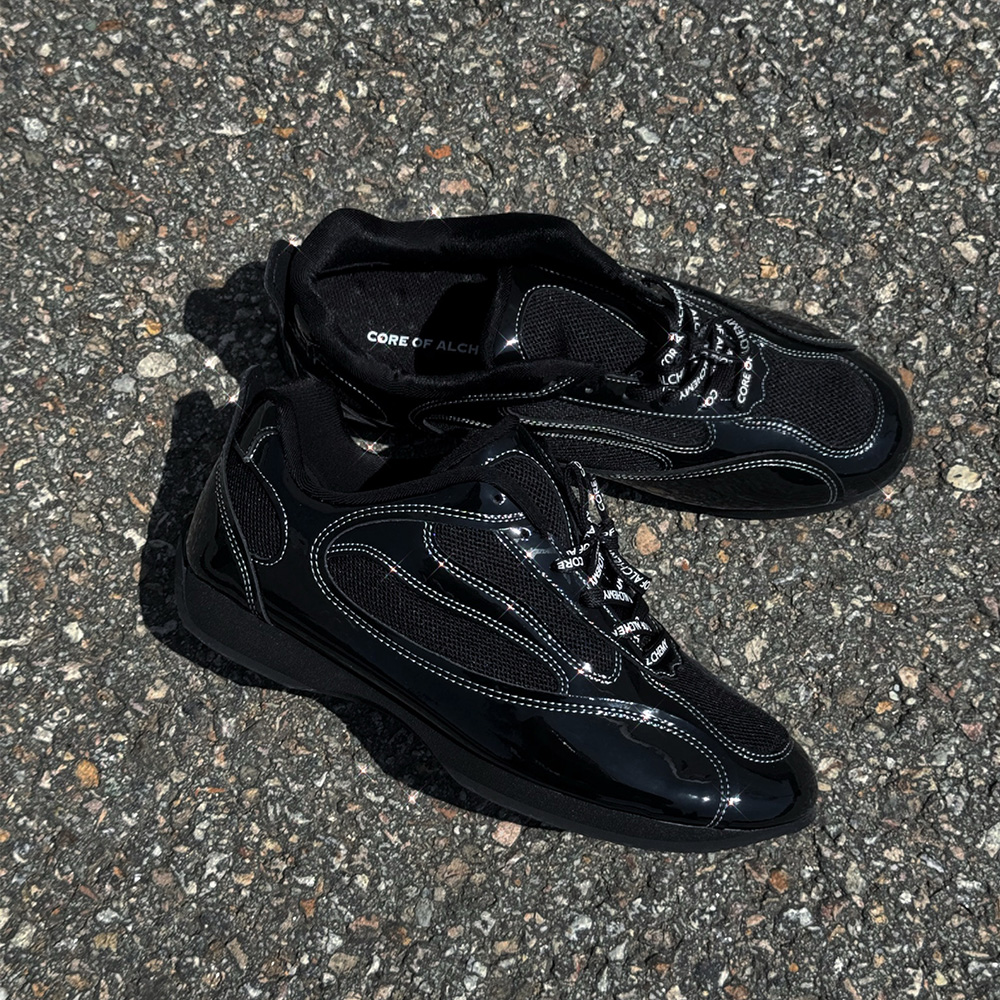 Challenger Black detail 17