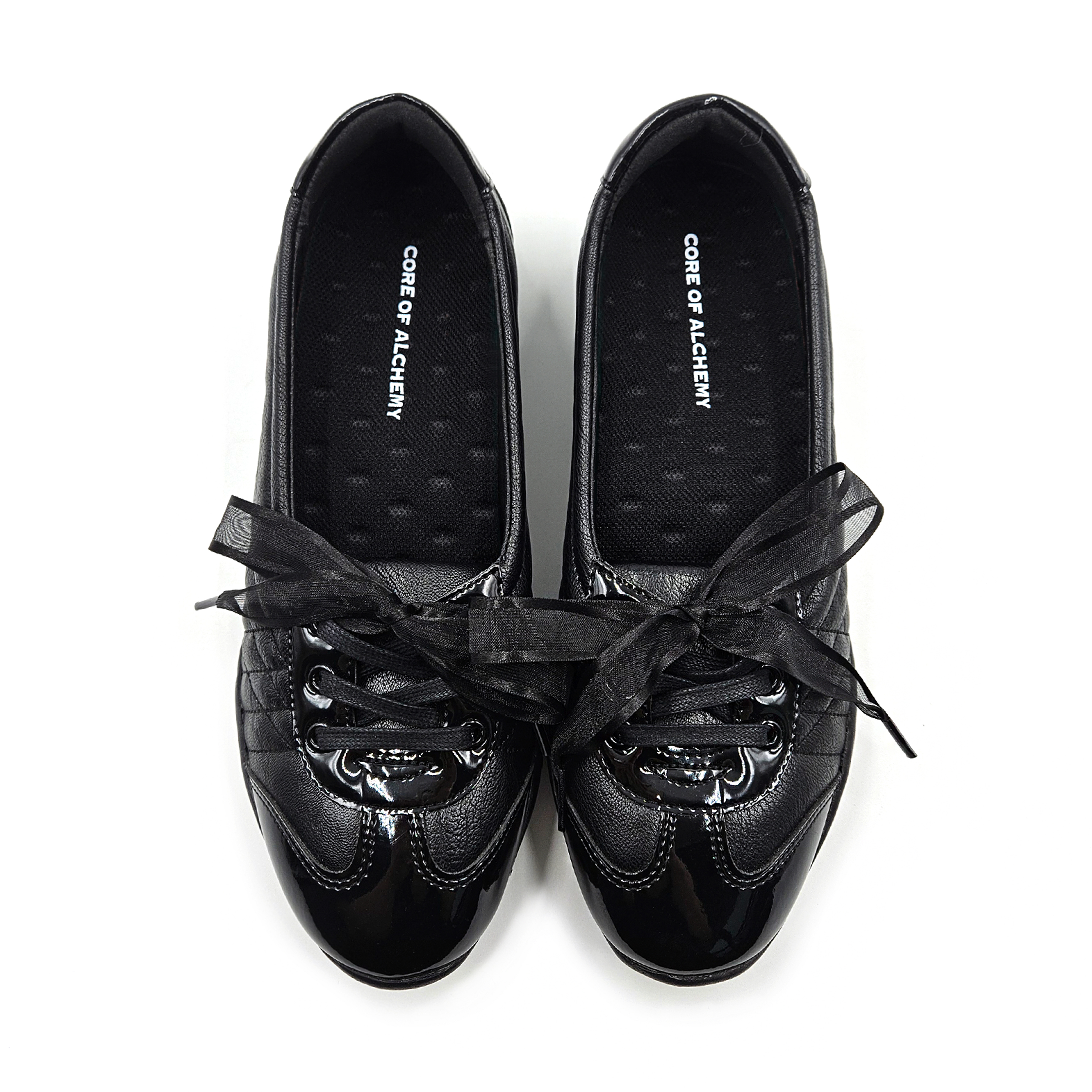 Plie Black detail 16