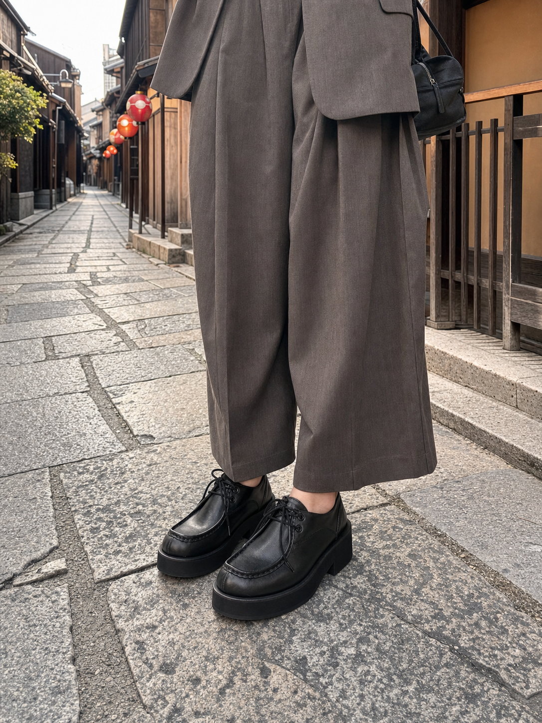 Lyon Black