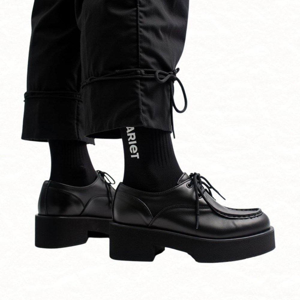 Lyon Black detail 19