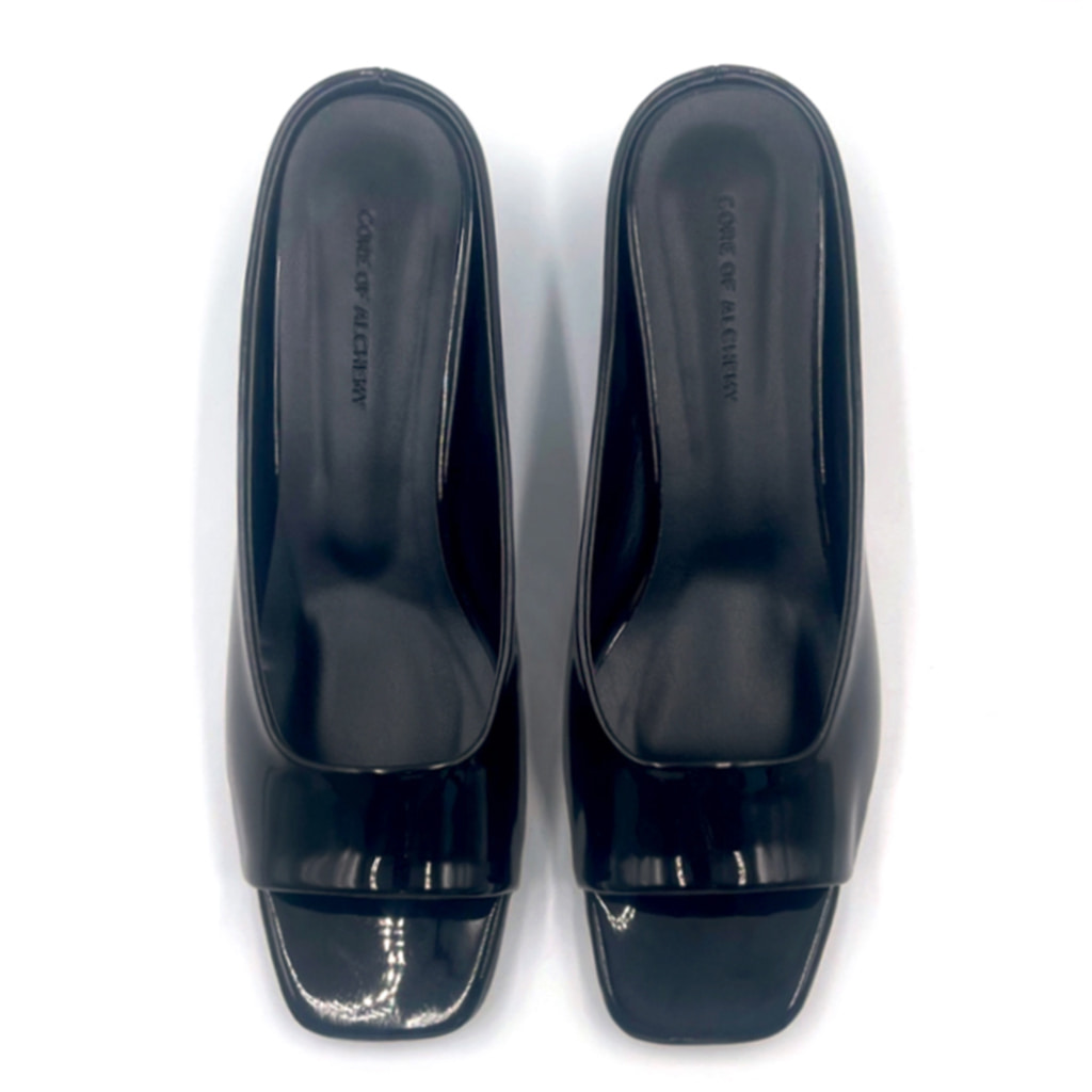 Nomad Heel Black detail 18