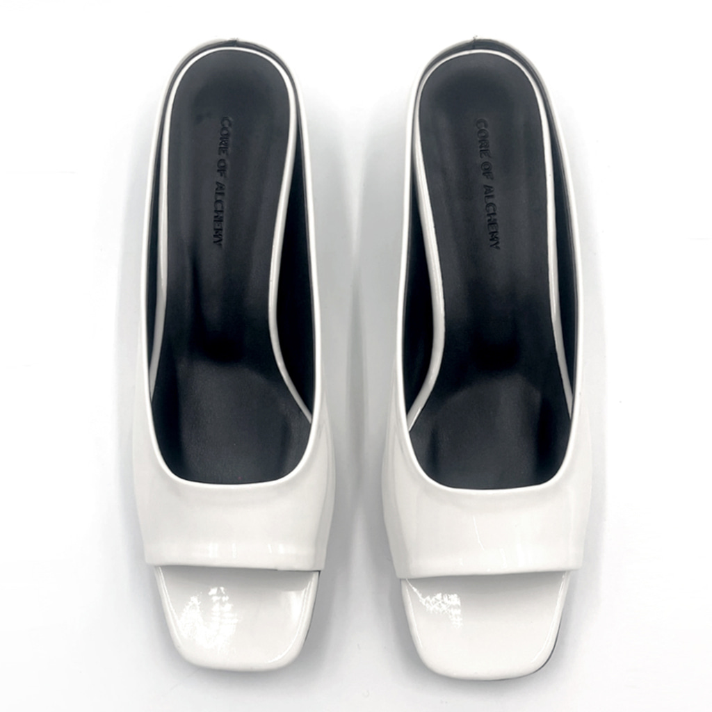 Nomad Heel Black detail 17