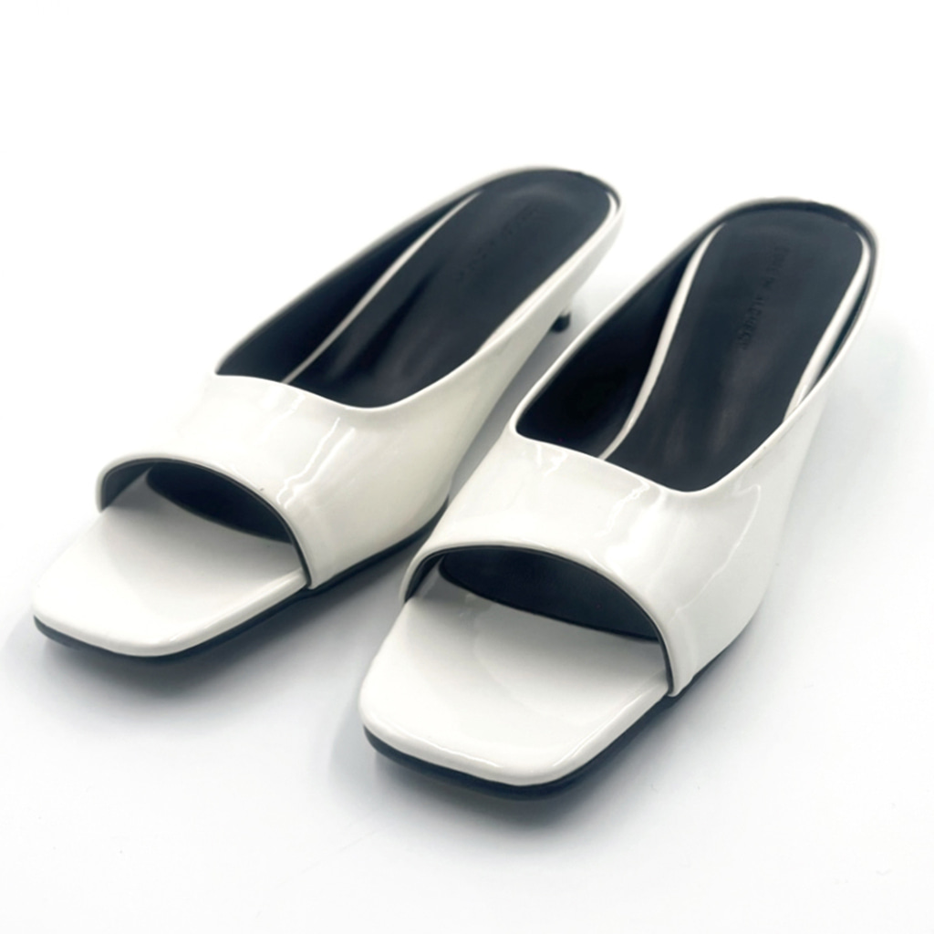 Nomad Heel Black detail 16
