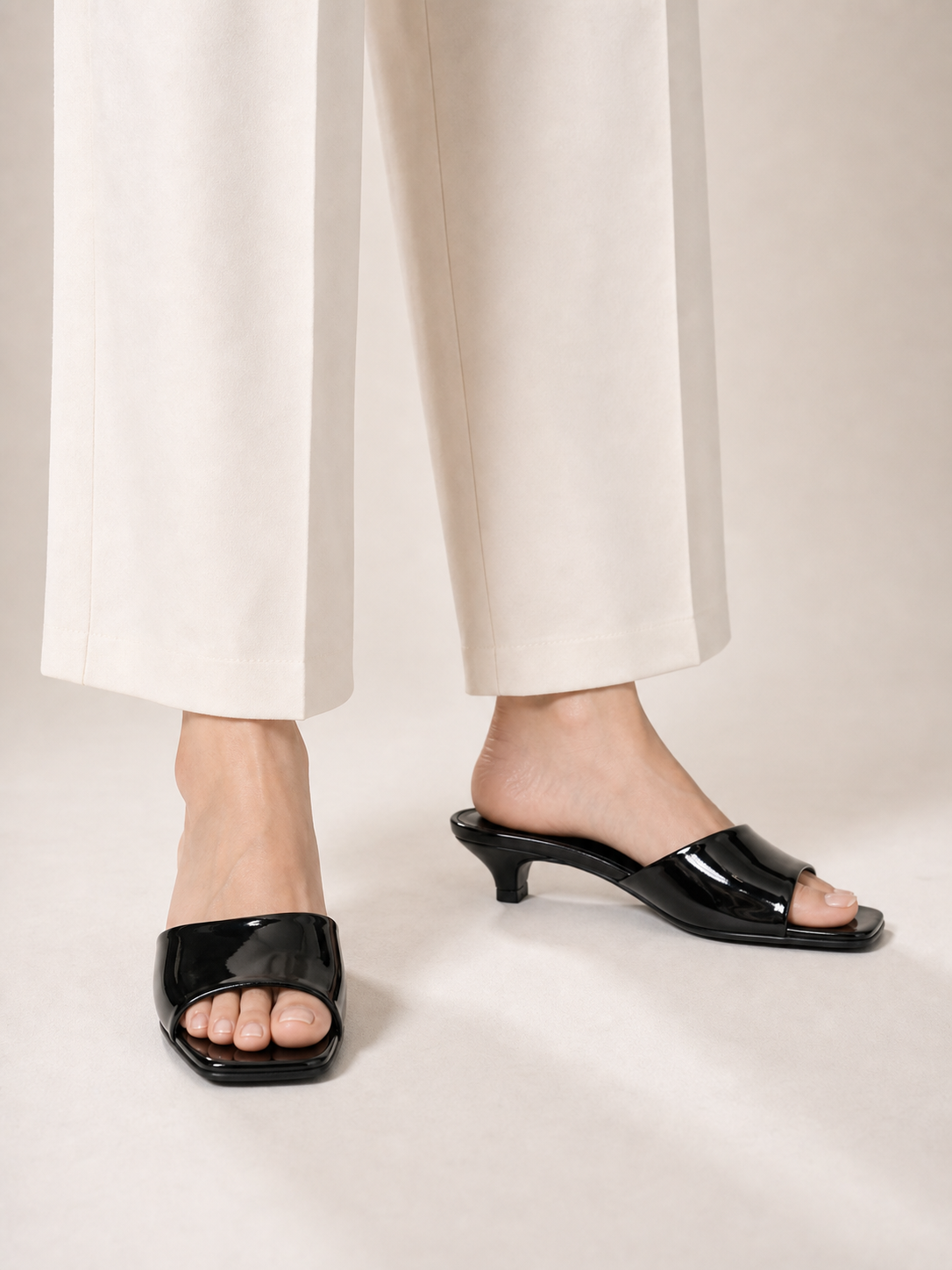 Nomad Heel Black detail 5