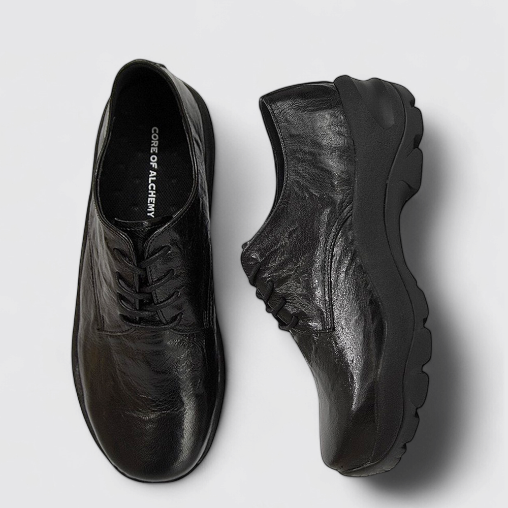 Tracker Derby Black detail 10