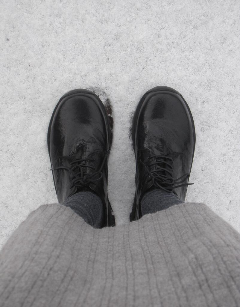 Tracker Derby Black detail 18