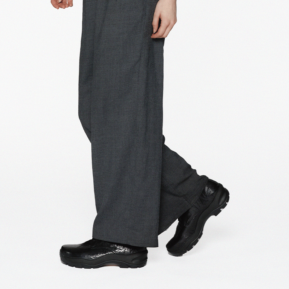 Tracker Derby Black detail 48