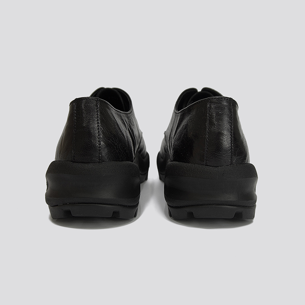Tracker Derby Black detail 53