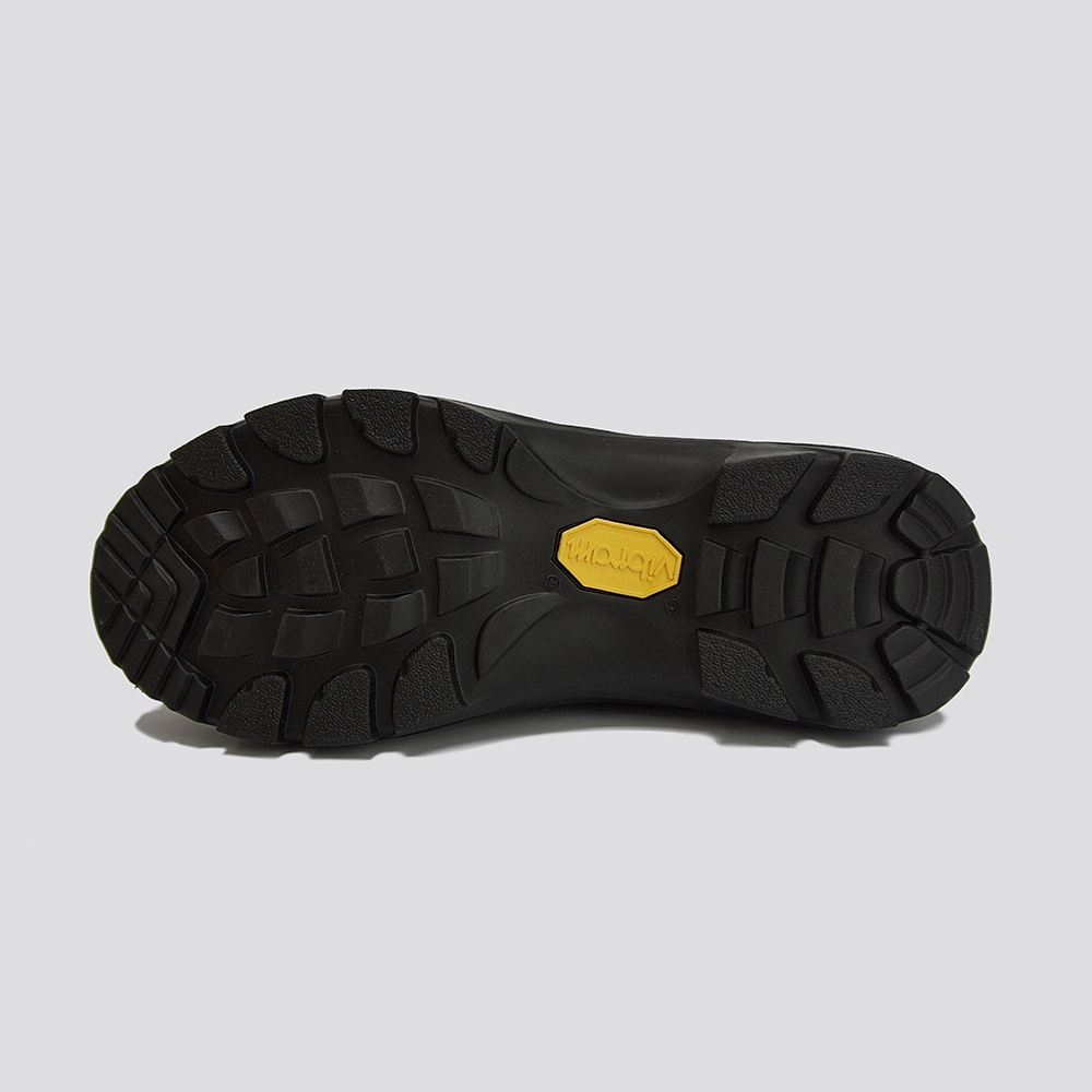 Tracker Derby Black detail 54