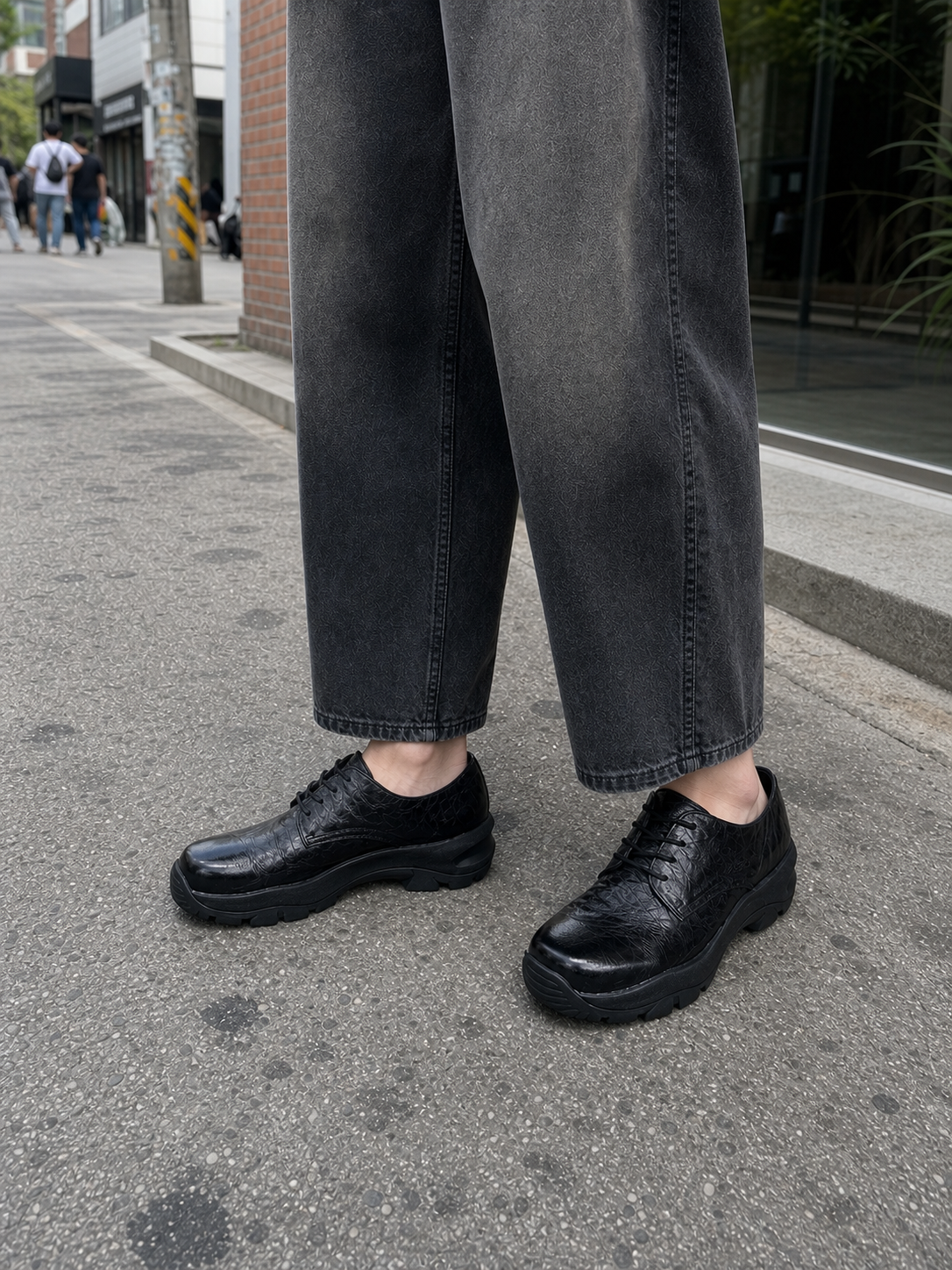 Tracker Derby Black